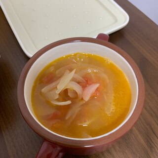 トマトと玉ねぎのコンソメスープ